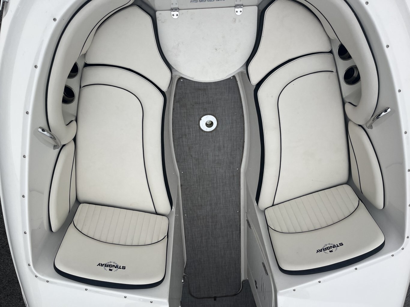 2021 STINGRAY 235LR