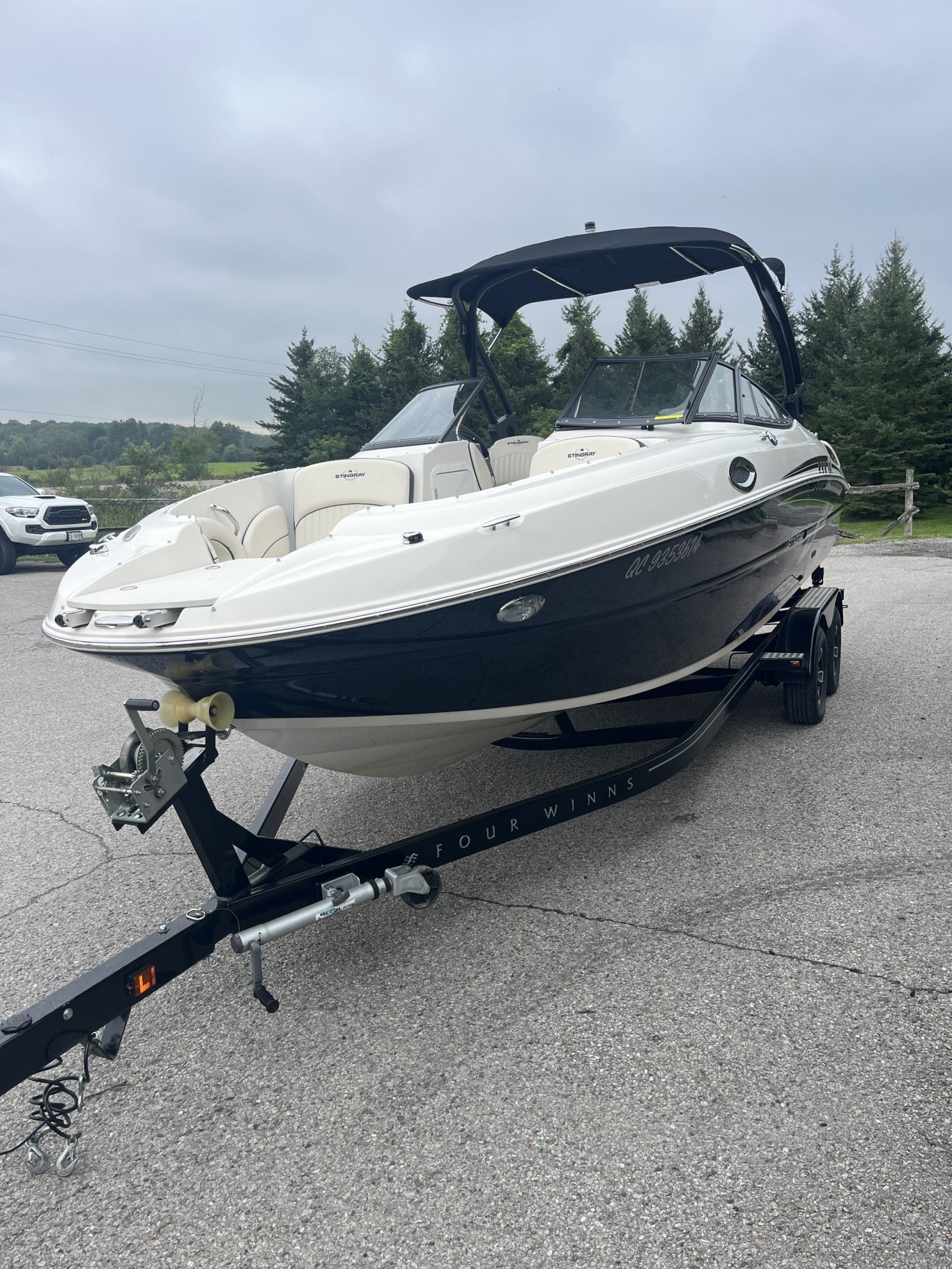 2021 STINGRAY 235LR