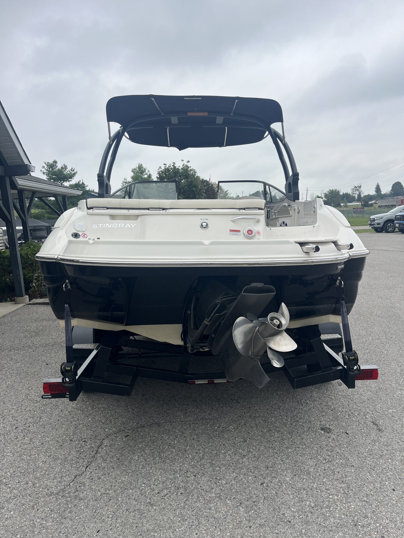 2021 STINGRAY 235LR