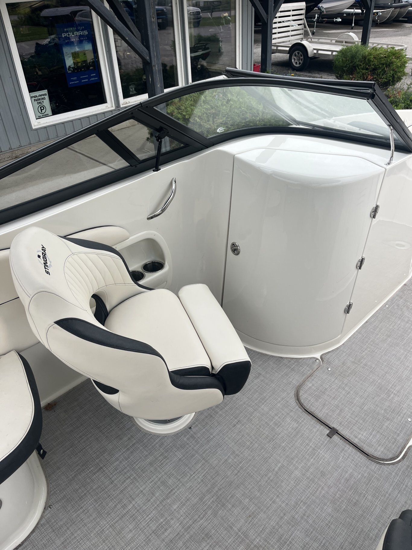 2021 STINGRAY 235LR