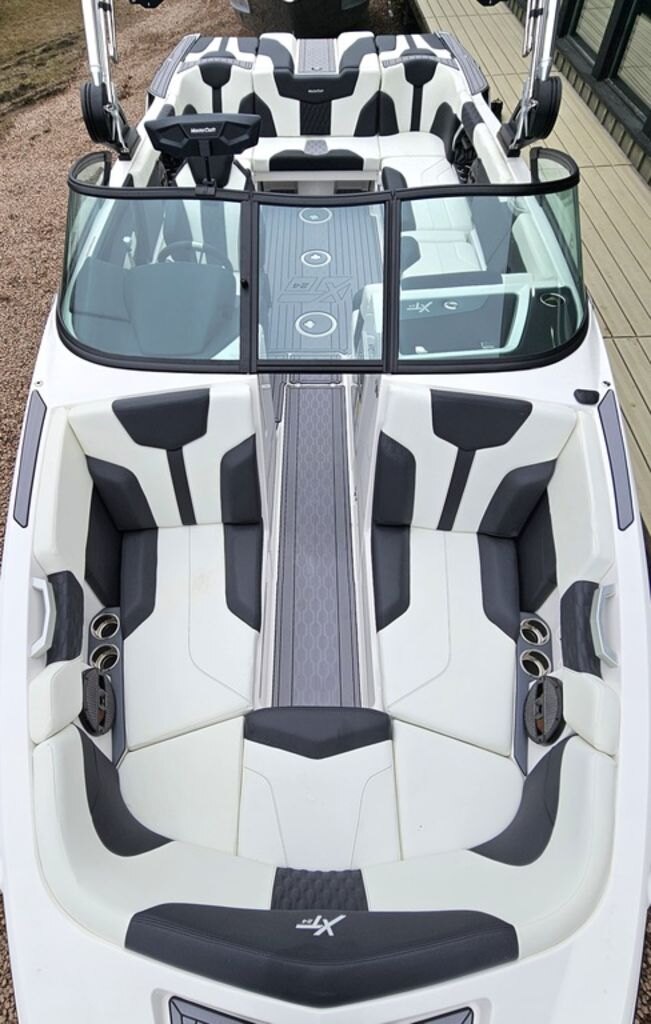 2023 MasterCraft XT24