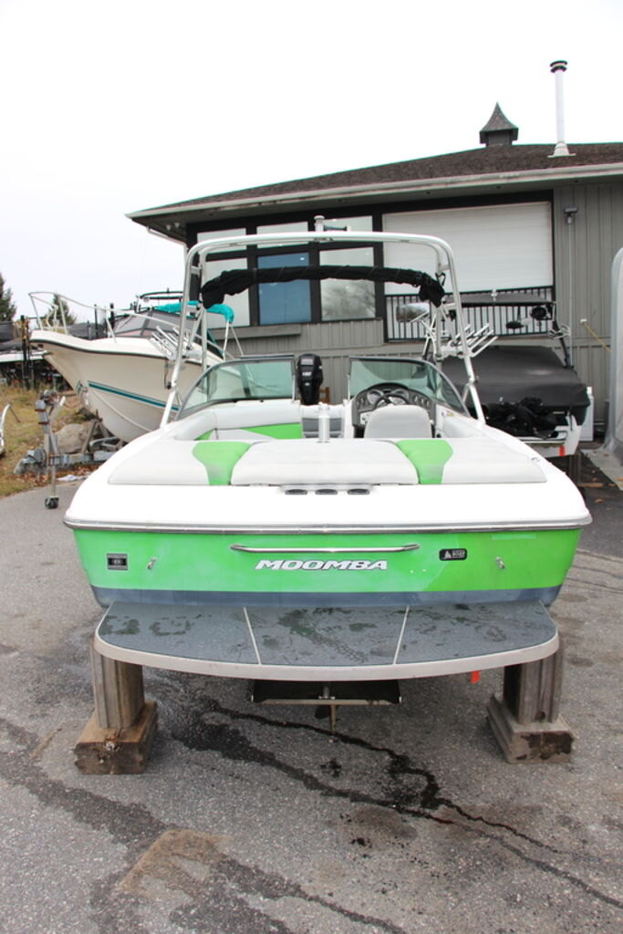 2009 Moomba Outback