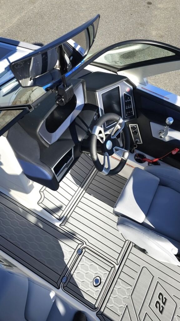 2023 MasterCraft XT22