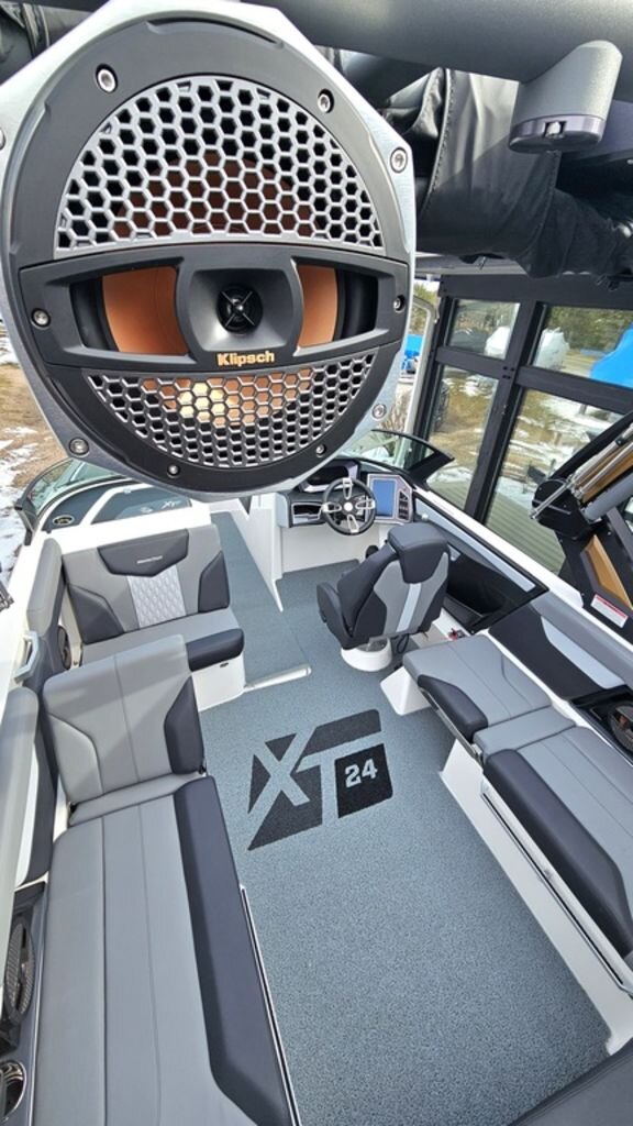 2023 MasterCraft XT24