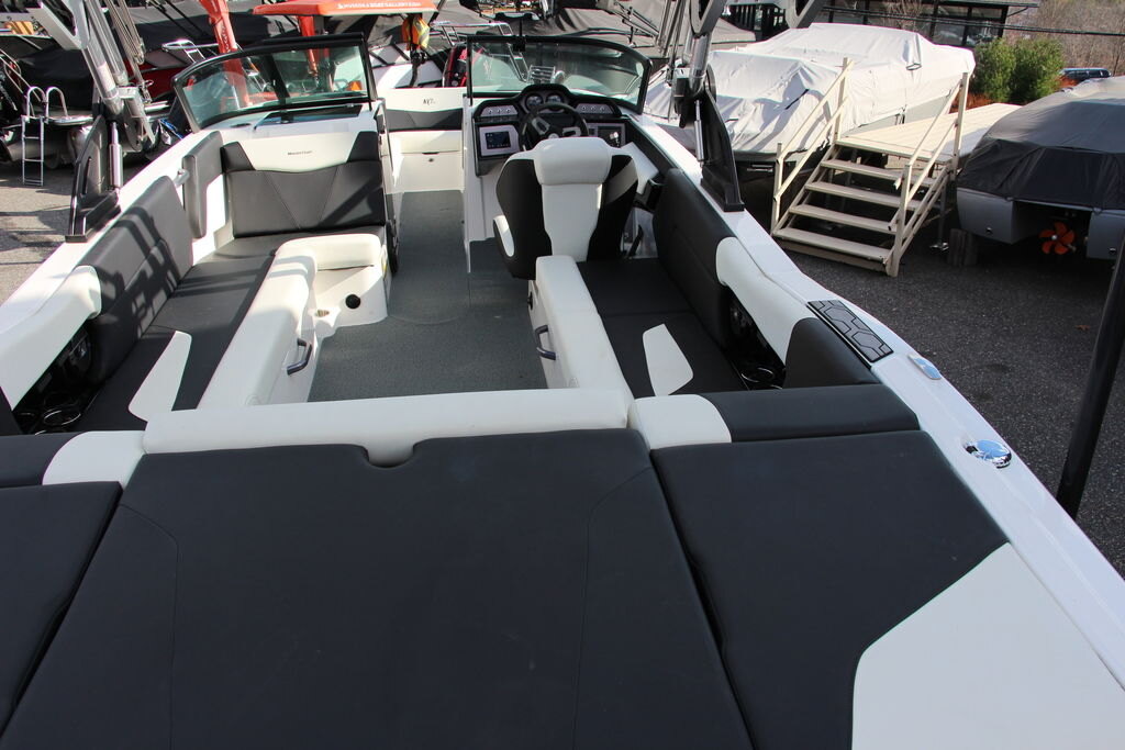 2022 MasterCraft NXT24