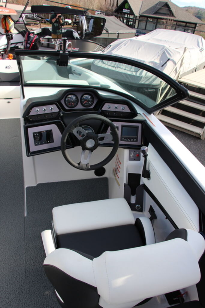 2022 MasterCraft NXT24