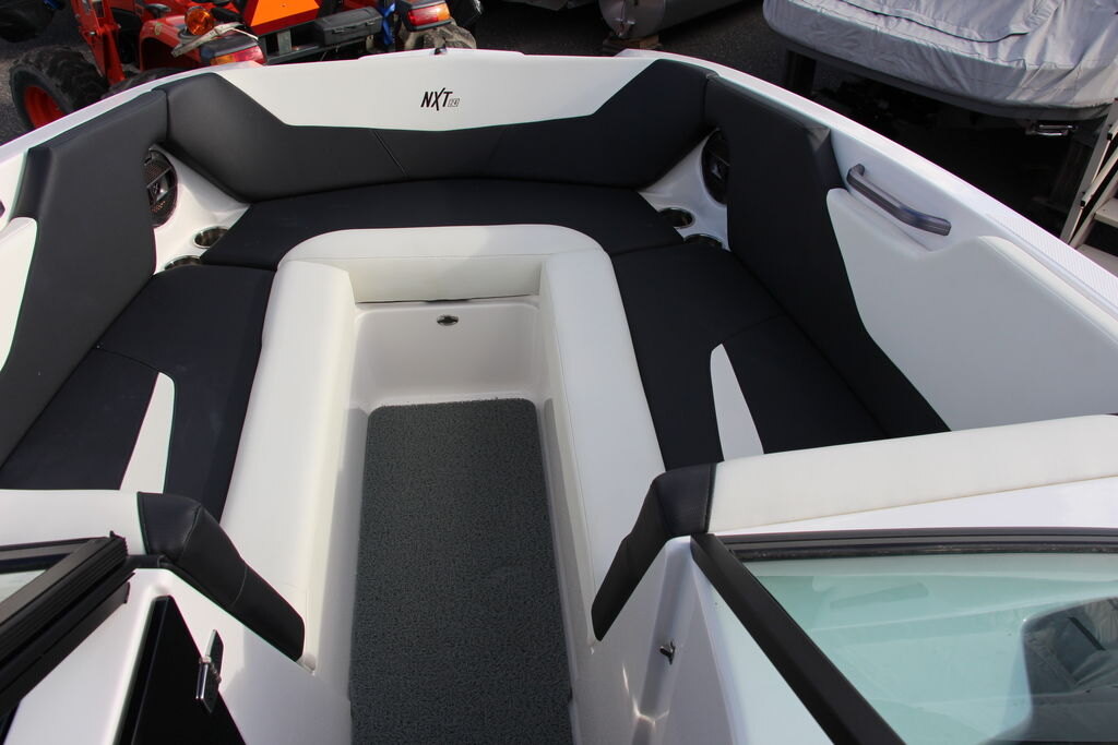 2022 MasterCraft NXT24