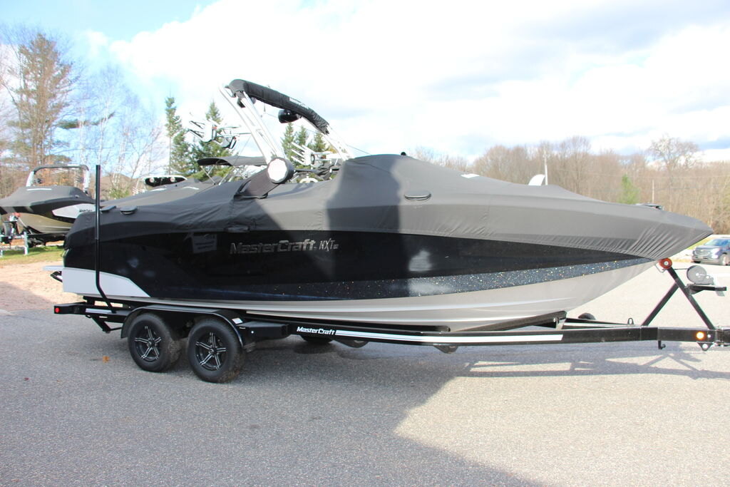 2022 MasterCraft NXT24