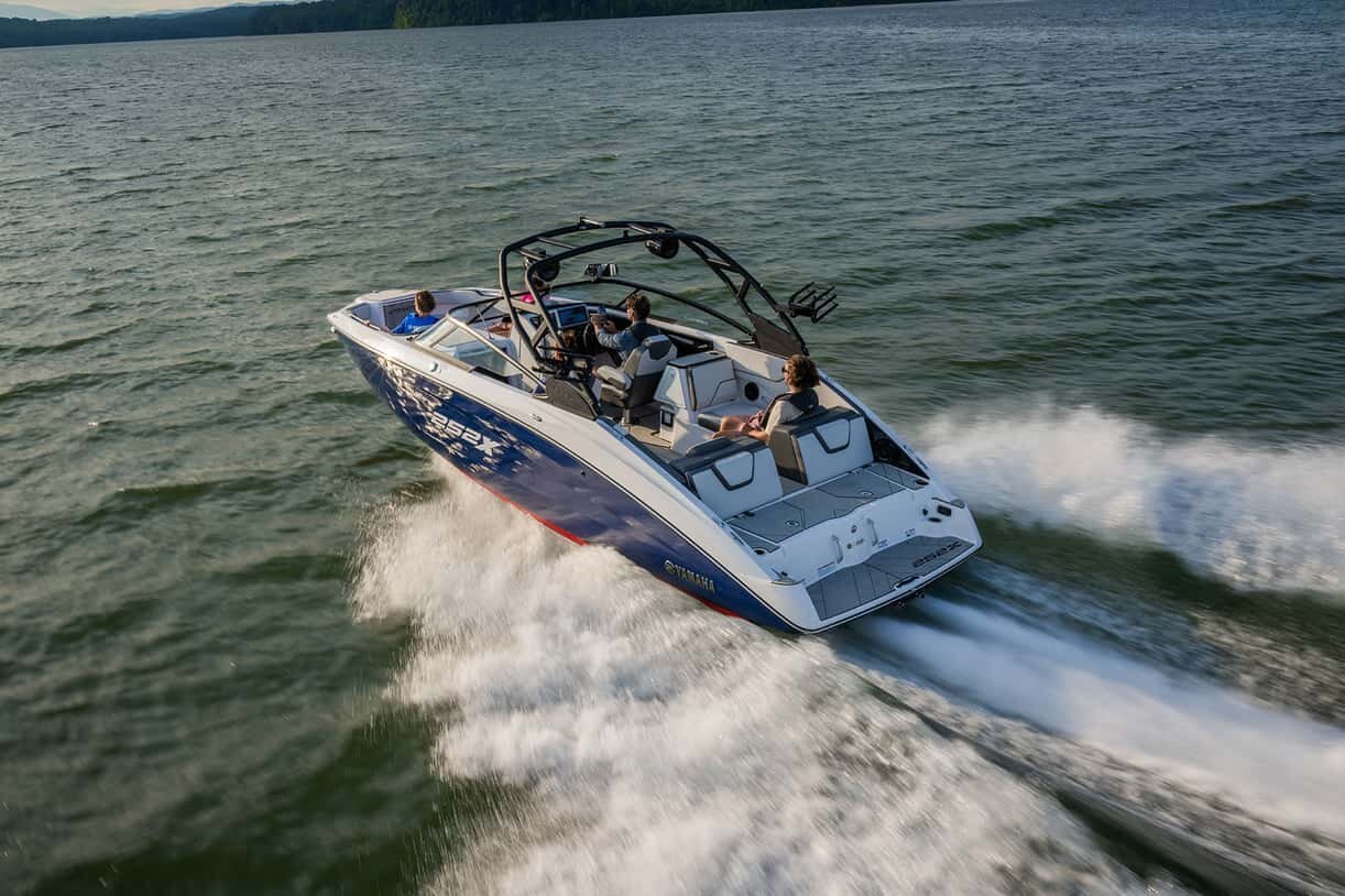 2025 Yamaha 252XE Yacht Blue