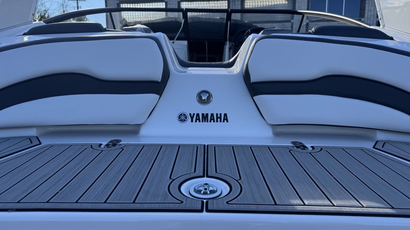 2025 Yamaha 195S Black | Fully Loaded | Trailer Included