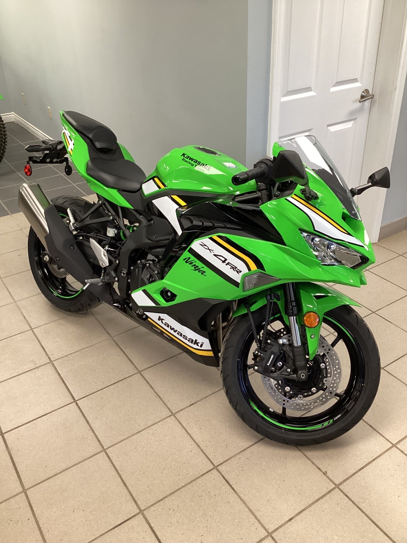 L 2021 Kawasaki Ninja ZX-6R KRT Guide | Total Motorcycle