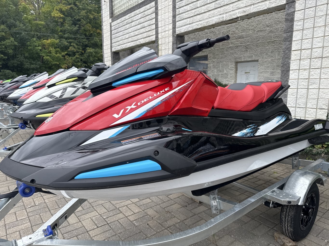 2026 Yamaha VX Deluxe Black/Torch Red Waverunner