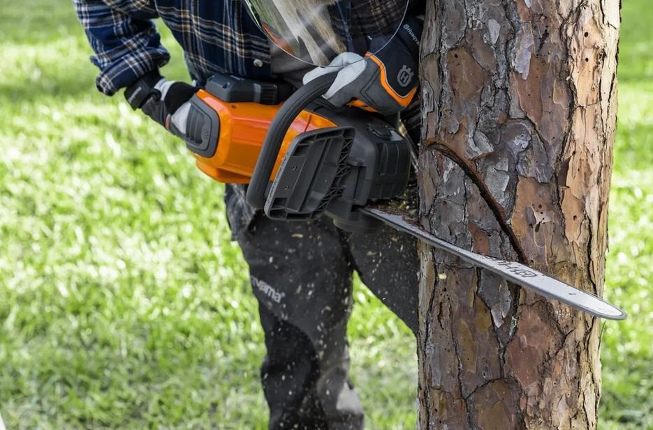 Husqvarna Power Axe 350i (battery and charger included)