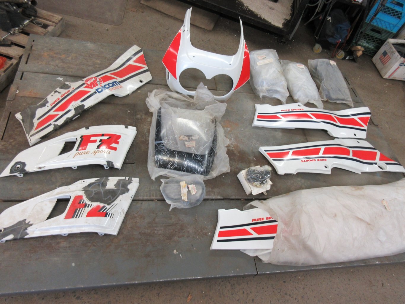 86 to 88 Yamaha FZ600 NOS body parts package deal