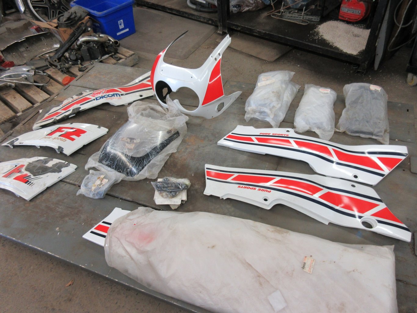 86 to 88 Yamaha FZ600 NOS body parts package deal