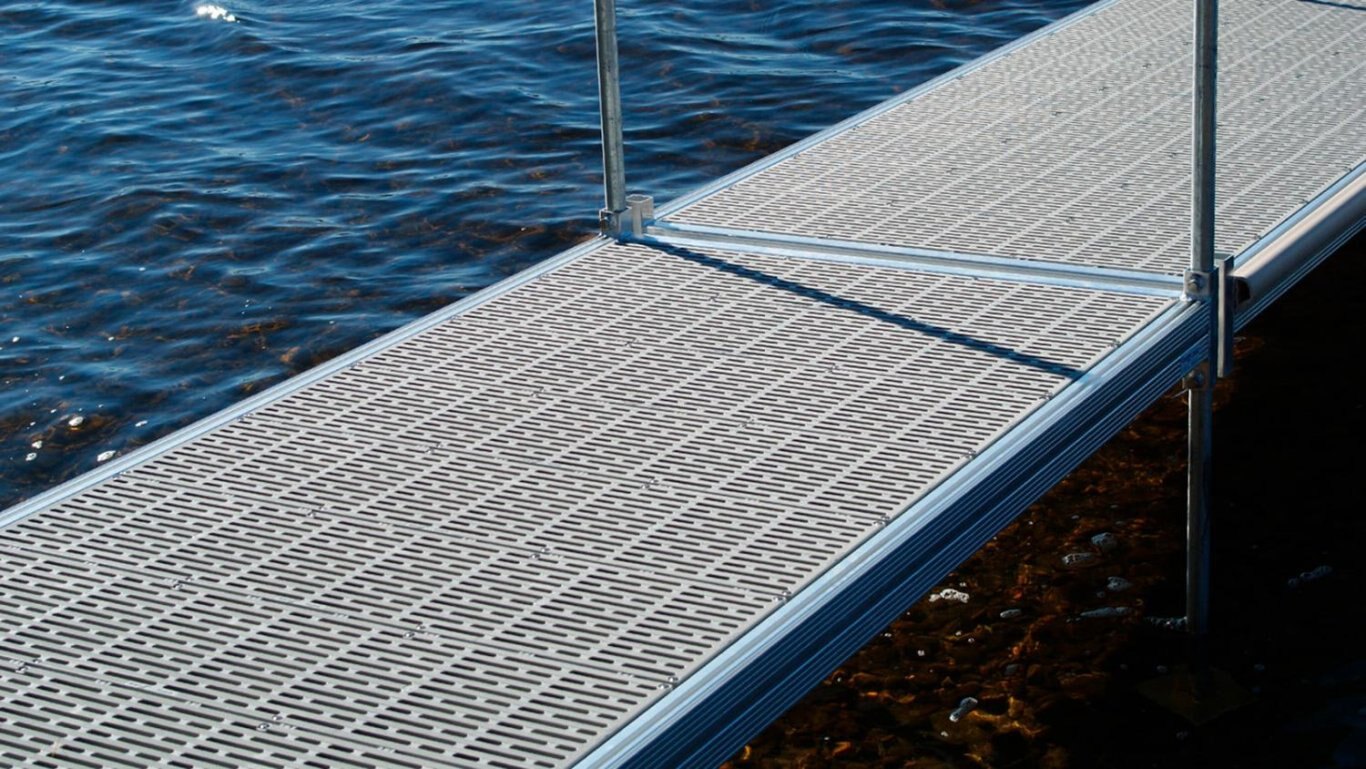 Bertrand Docks Plastic – Thruflow 52 in x 10 ft