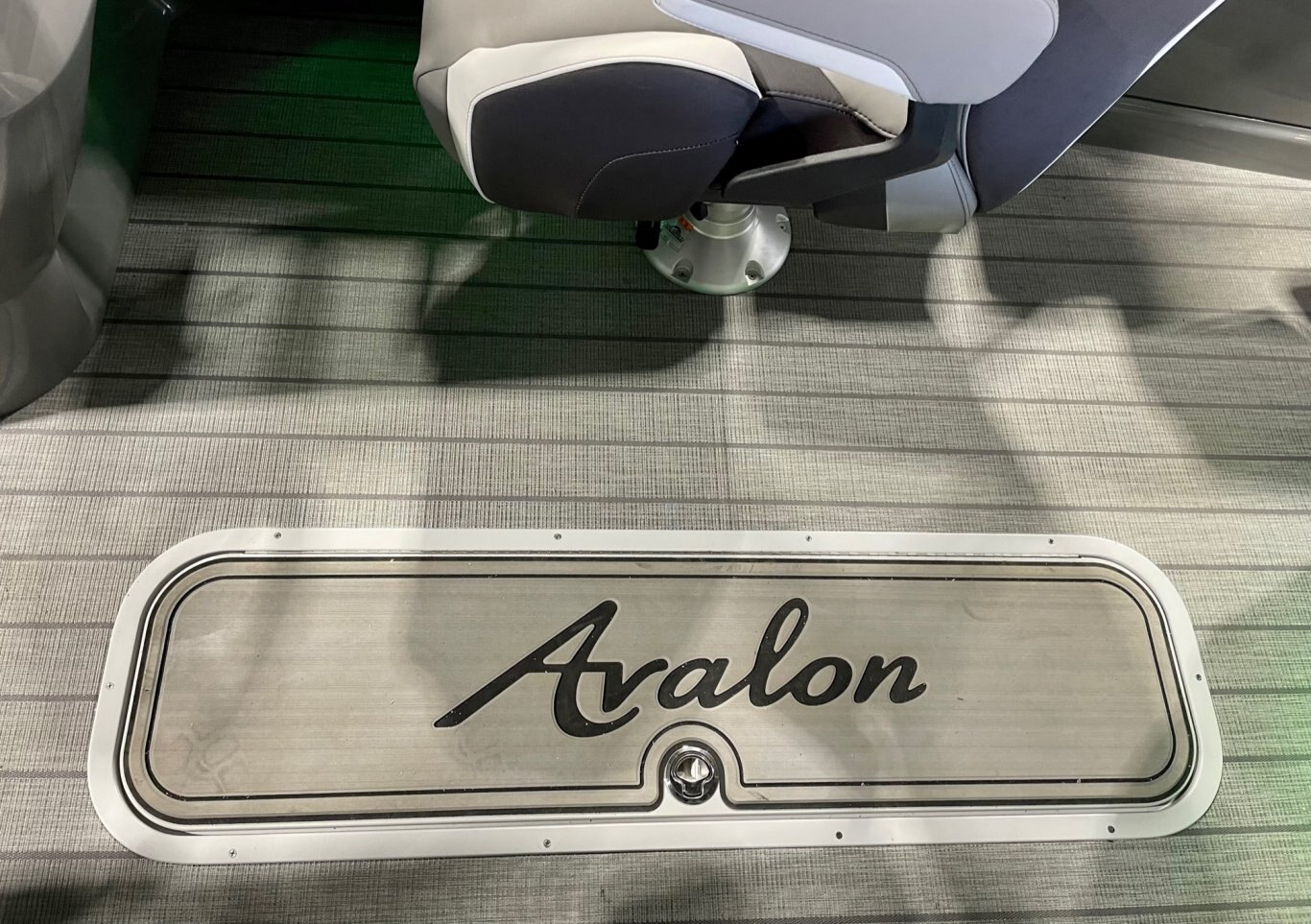 2023 Ponton Avalon Catalina Pare-brise polyvalent pour banquette arrière 2585