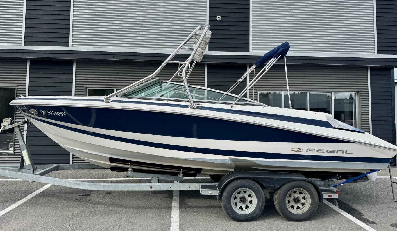 Bateau Regal 2200 LSR 2004