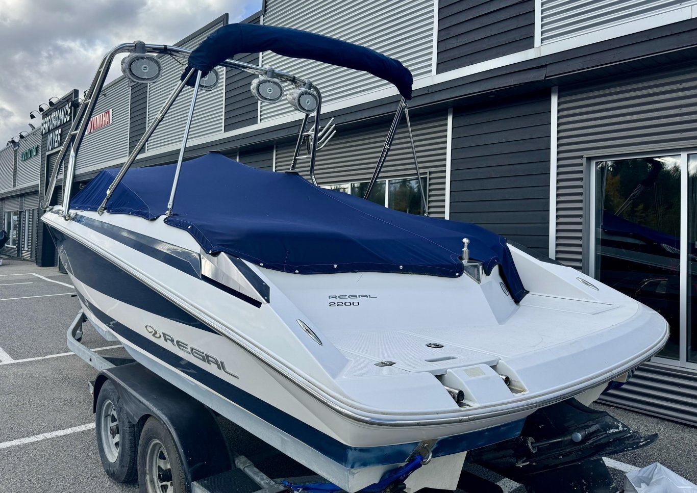 Bateau Regal 2200 LSR 2004