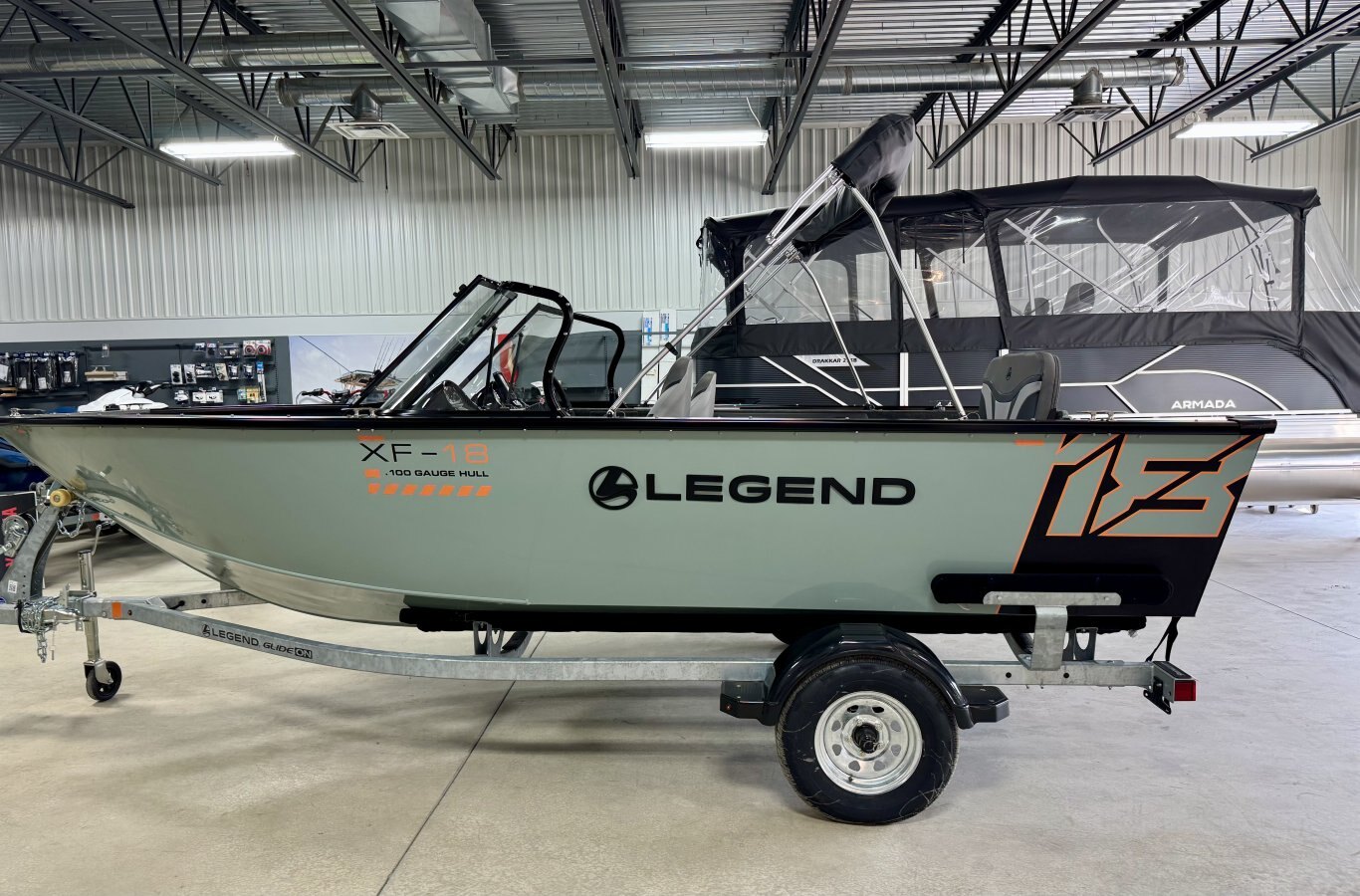 2025 bateau de pêche Legend 18 XF avec toit campeur