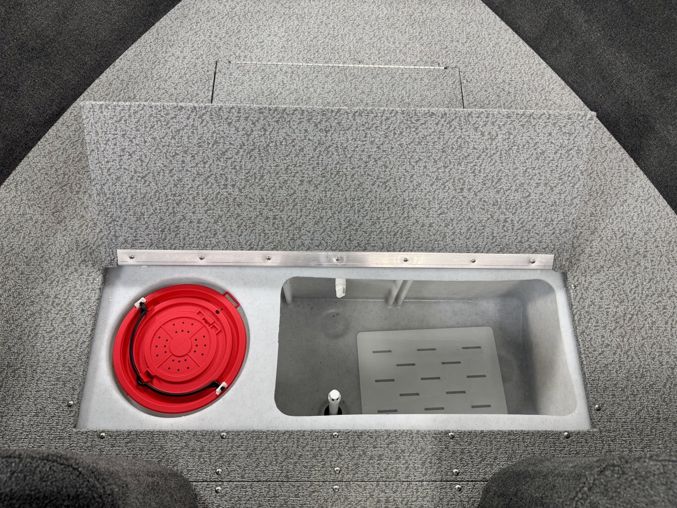 2025 bateau de pêche Legend 18 XF avec toit campeur