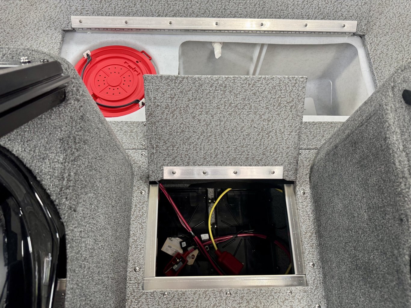 2025 bateau de pêche Legend 18 XF avec toit campeur