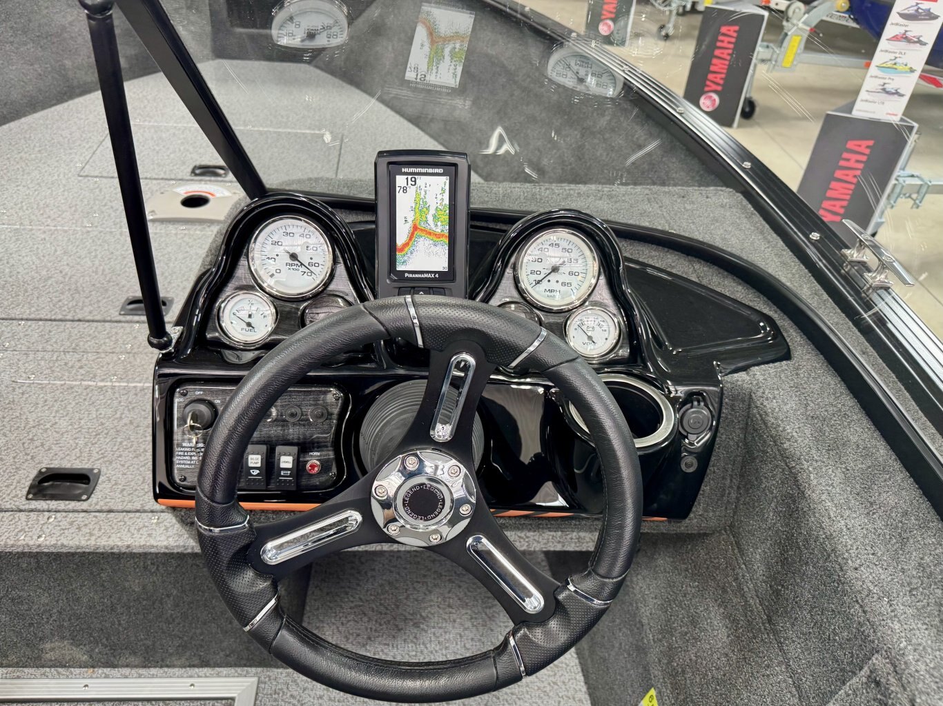 2025 bateau de pêche Legend 18 XF avec toit campeur