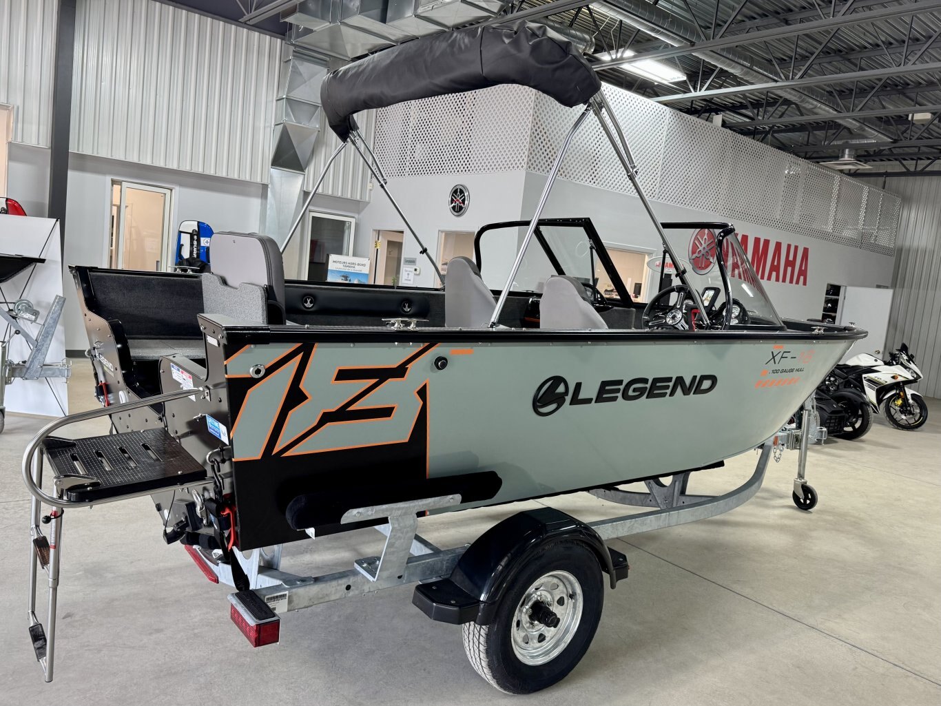 2025 bateau de pêche Legend 18 XF avec toit campeur