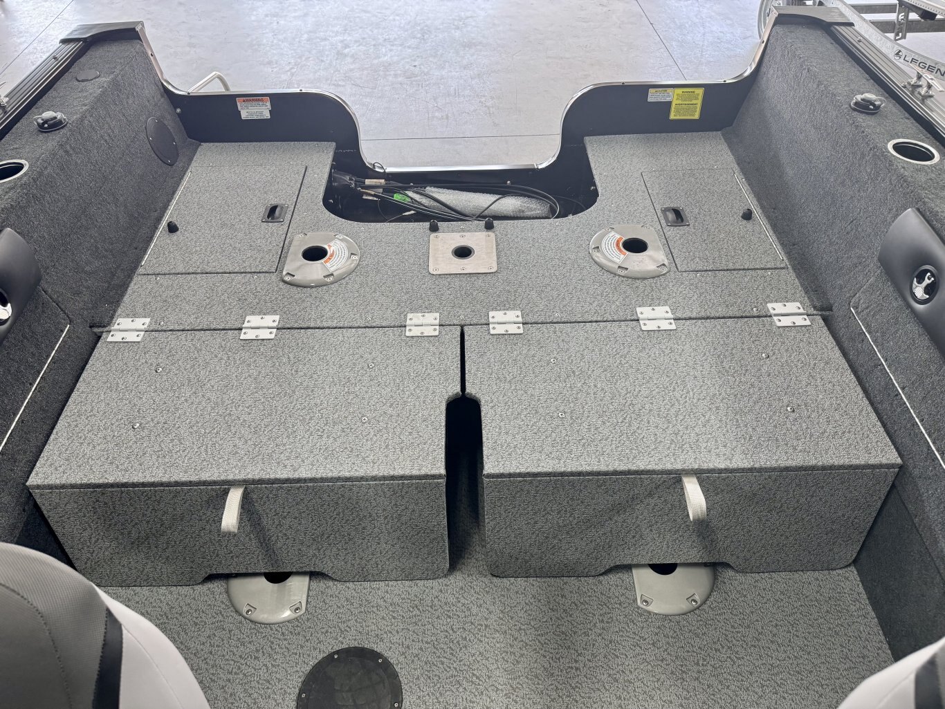 2025 bateau de pêche Legend 18 XF avec toit campeur