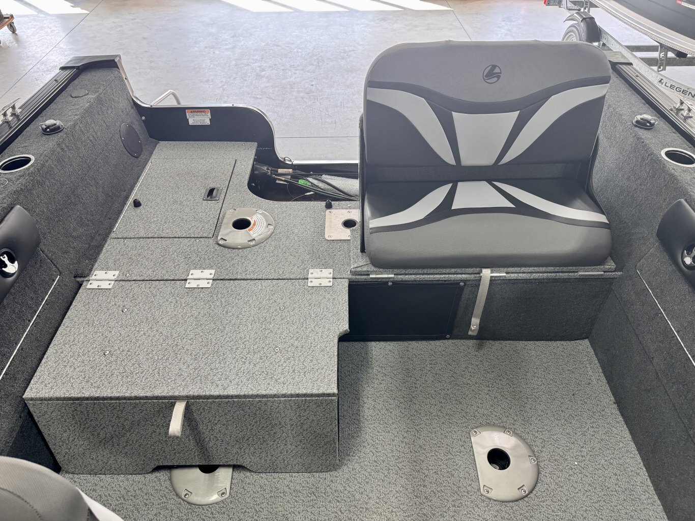 2025 bateau de pêche Legend 18 XF avec toit campeur