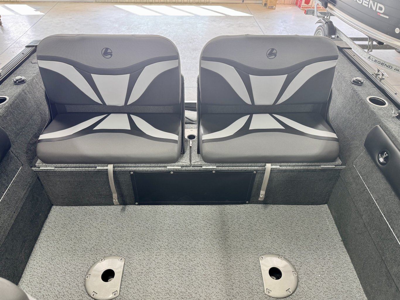 2025 bateau de pêche Legend 18 XF avec toit campeur