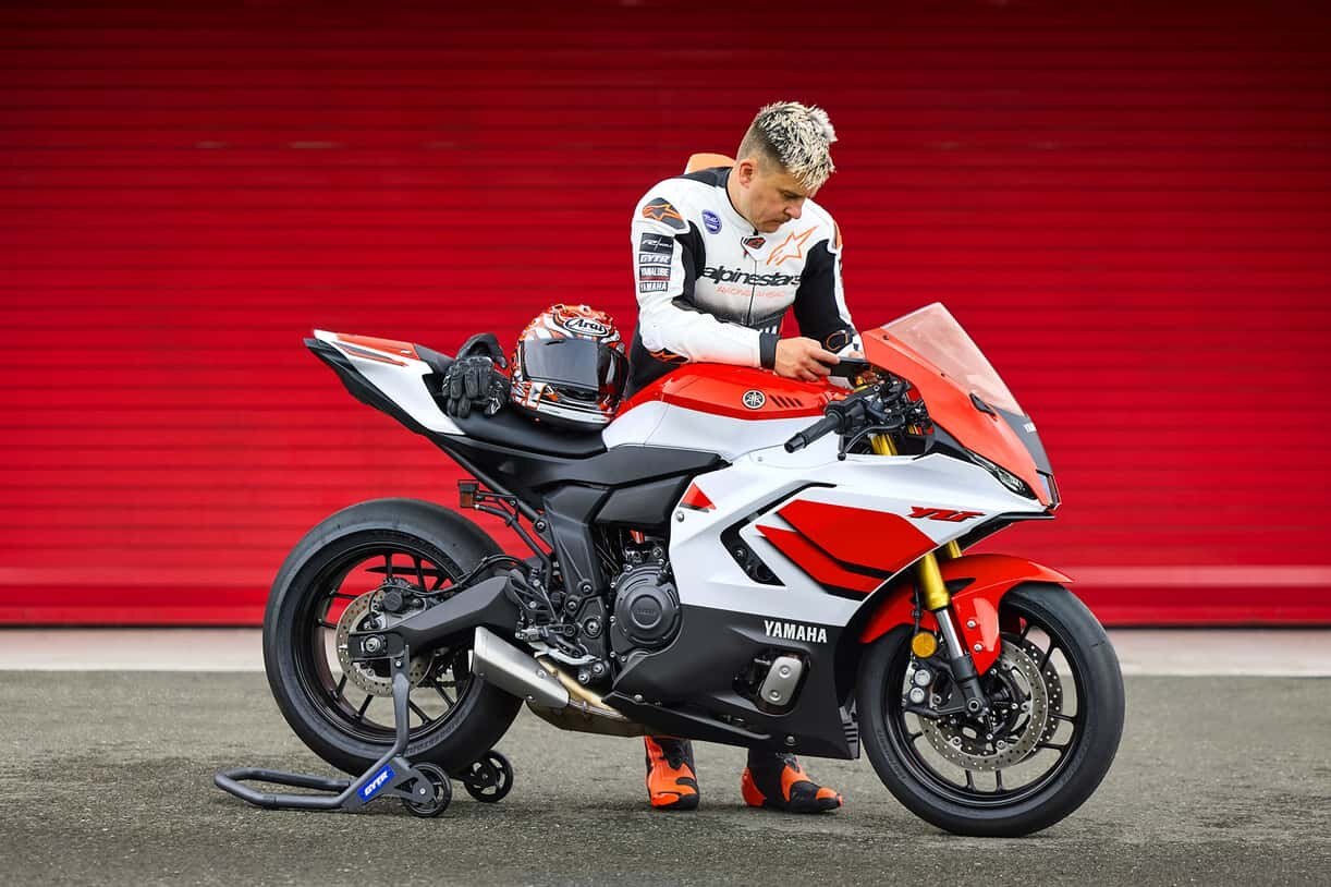 2026 Yamaha YZF R7 Cyan électrique