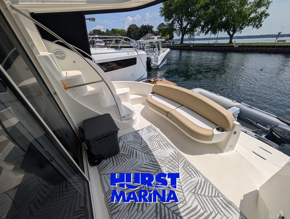 2016 Meridian 391 Motor Yacht