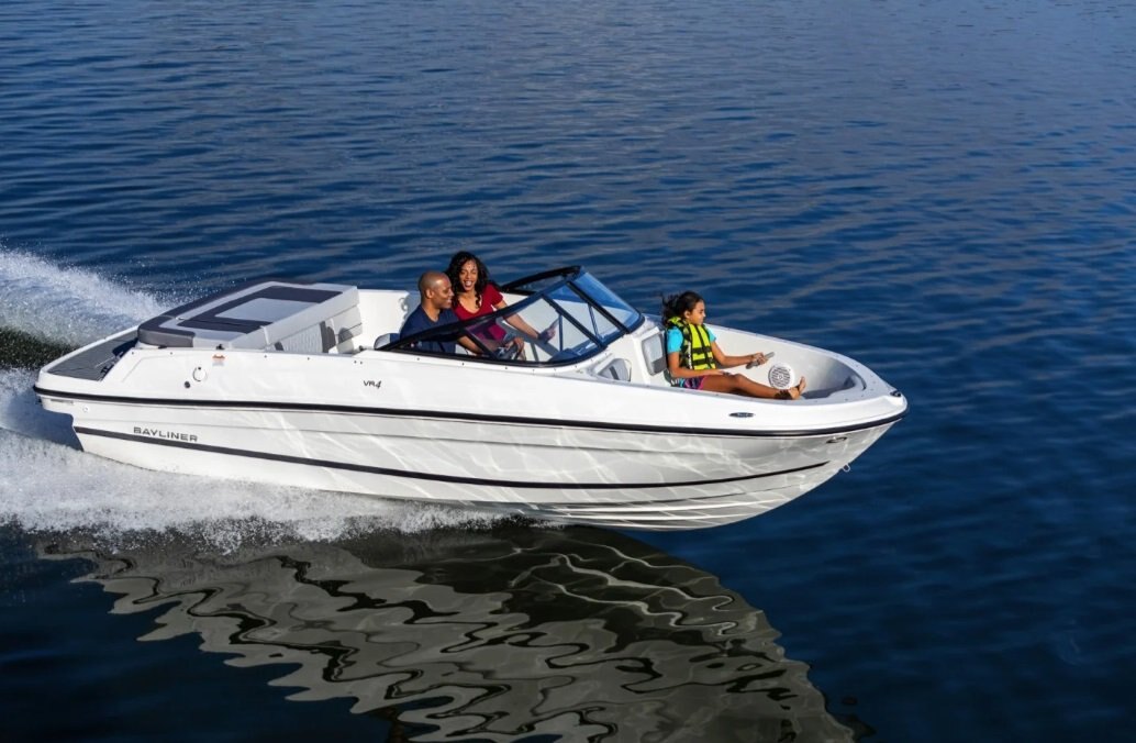 2025 Bayliner VR4 Bowrider Gray Hull Sides (White Bottom)