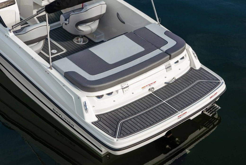 2025 Bayliner VR4 Bowrider Gray Hull Sides (White Bottom)