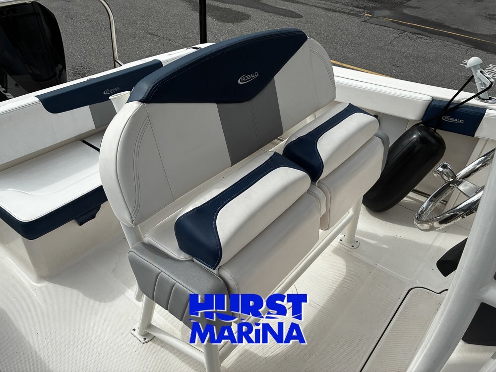 2021 Robalo R222