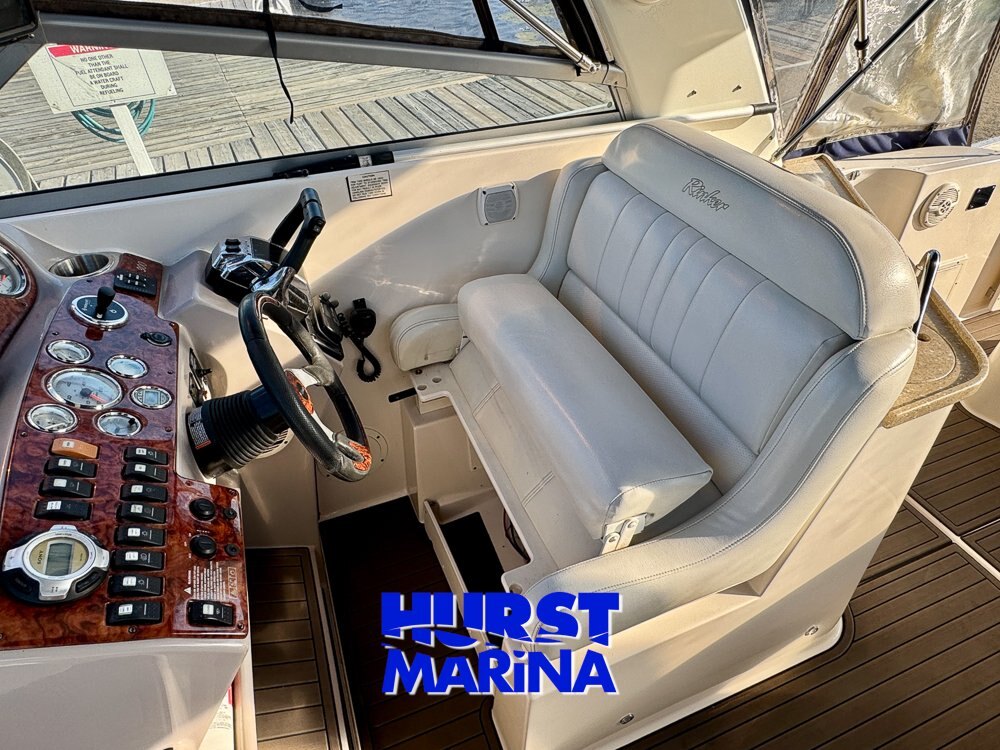 2005 Rinker 300 Fiesta Vee