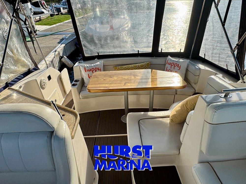 2005 Rinker 300 Fiesta Vee