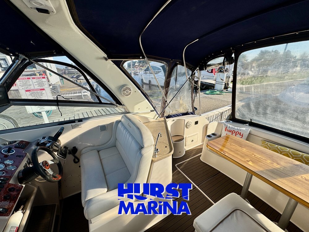 2005 Rinker 300 Fiesta Vee