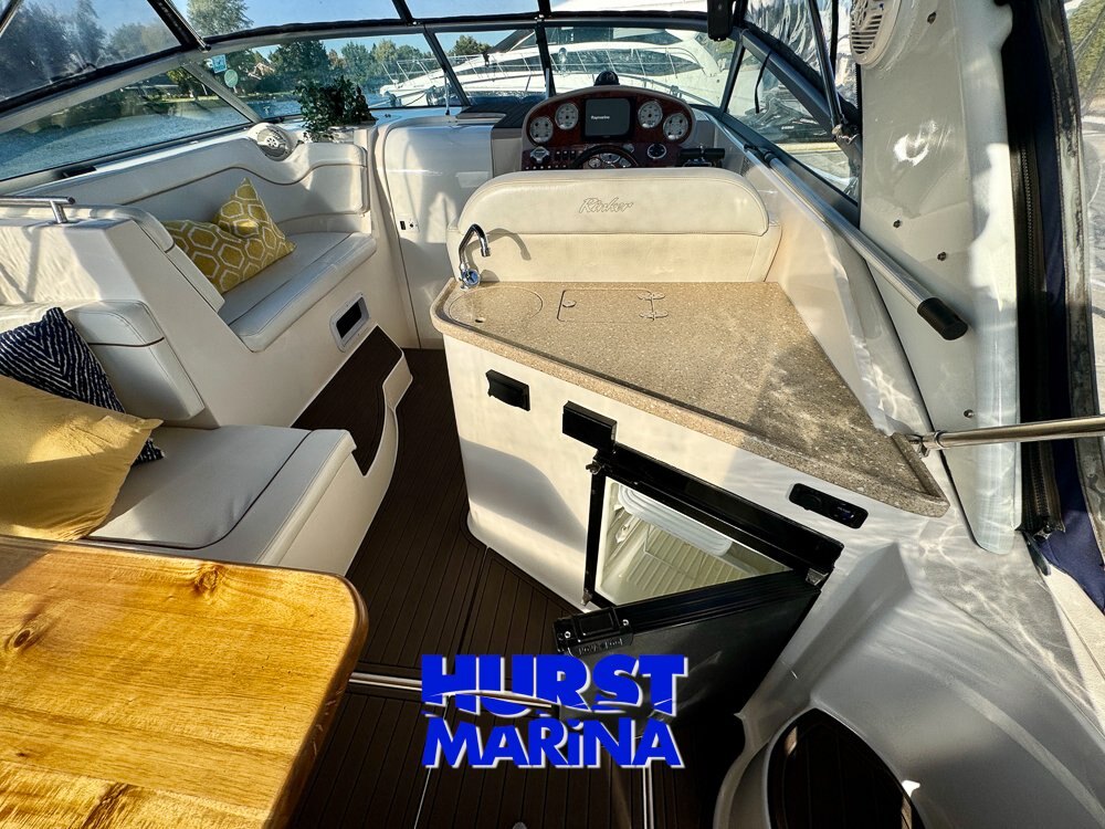 2005 Rinker 300 Fiesta Vee