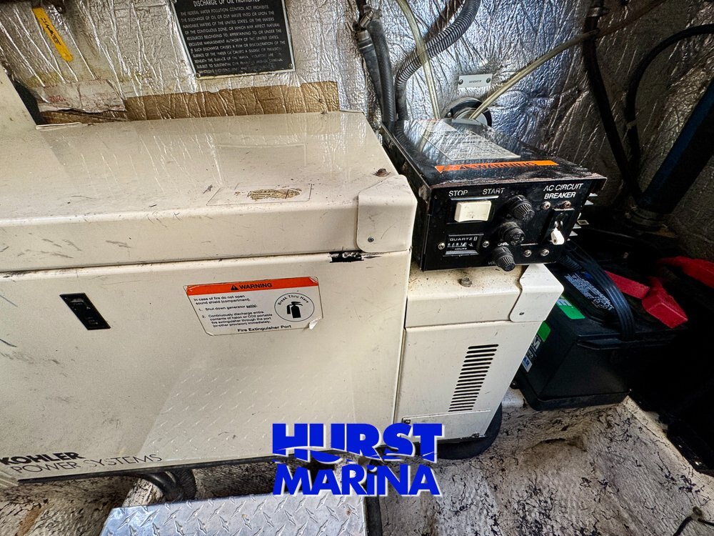 2005 Rinker 300 Fiesta Vee