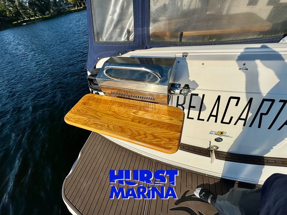 2005 Rinker 300 Fiesta Vee