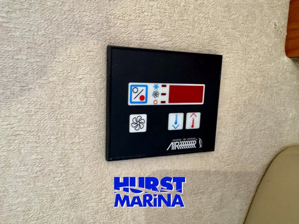 2005 Rinker 300 Fiesta Vee