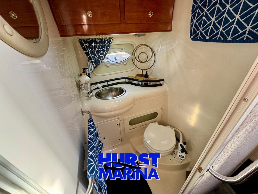 2005 Rinker 300 Fiesta Vee