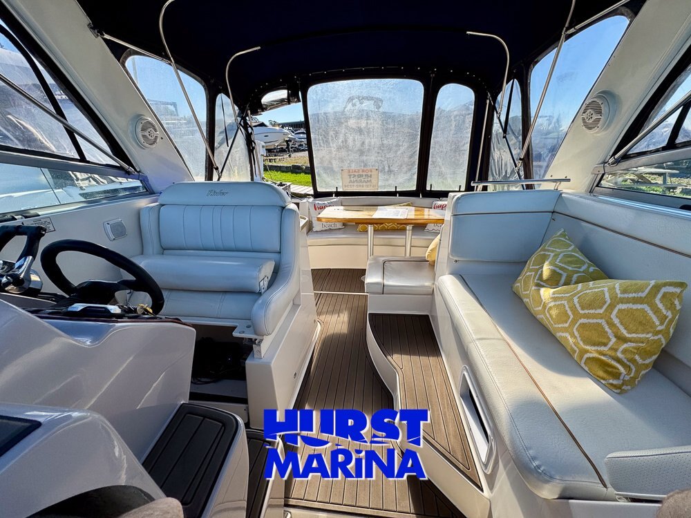 2005 Rinker 300 Fiesta Vee