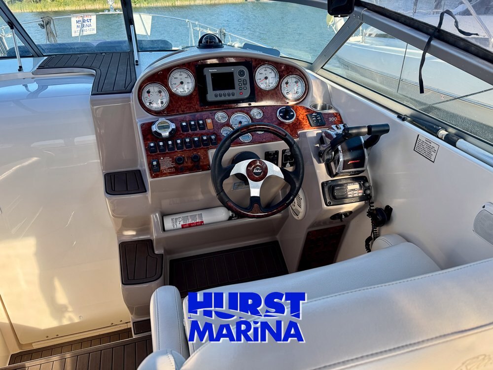 2005 Rinker 300 Fiesta Vee