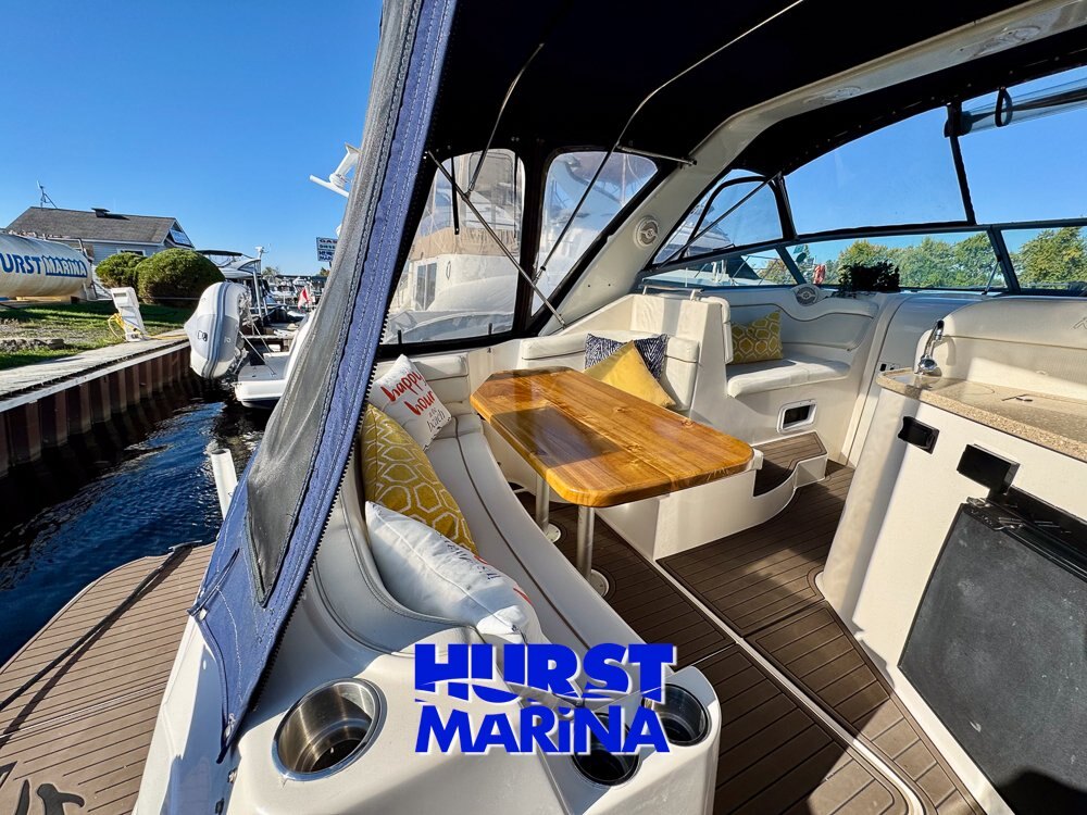 2005 Rinker 300 Fiesta Vee