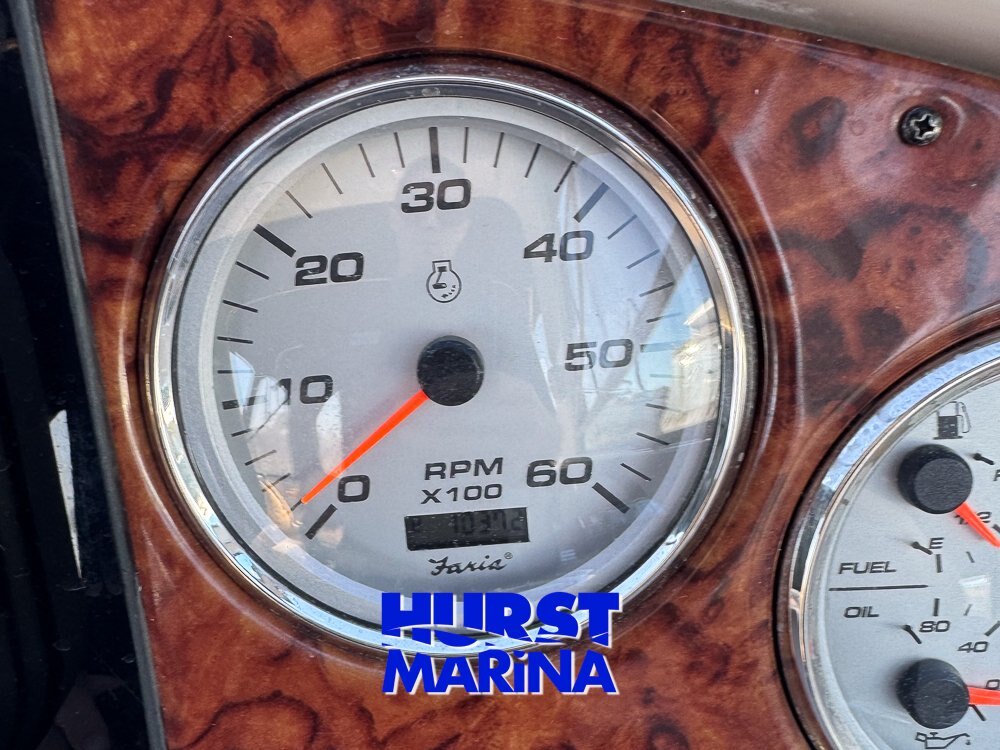 2005 Rinker 300 Fiesta Vee