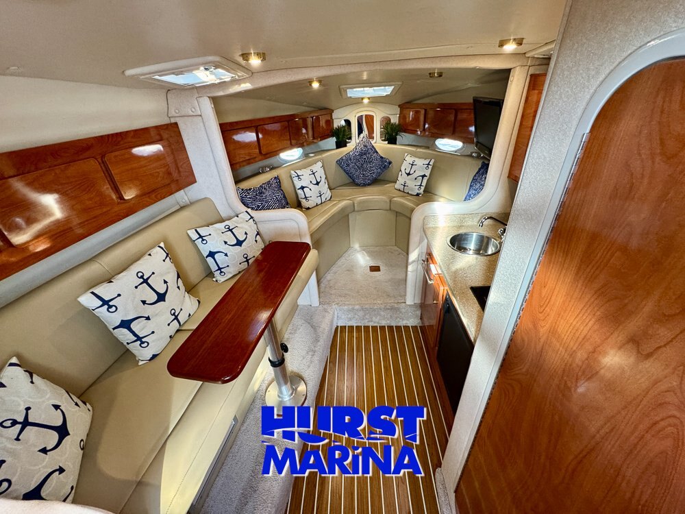 2005 Rinker 300 Fiesta Vee