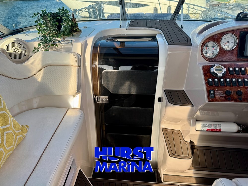 2005 Rinker 300 Fiesta Vee